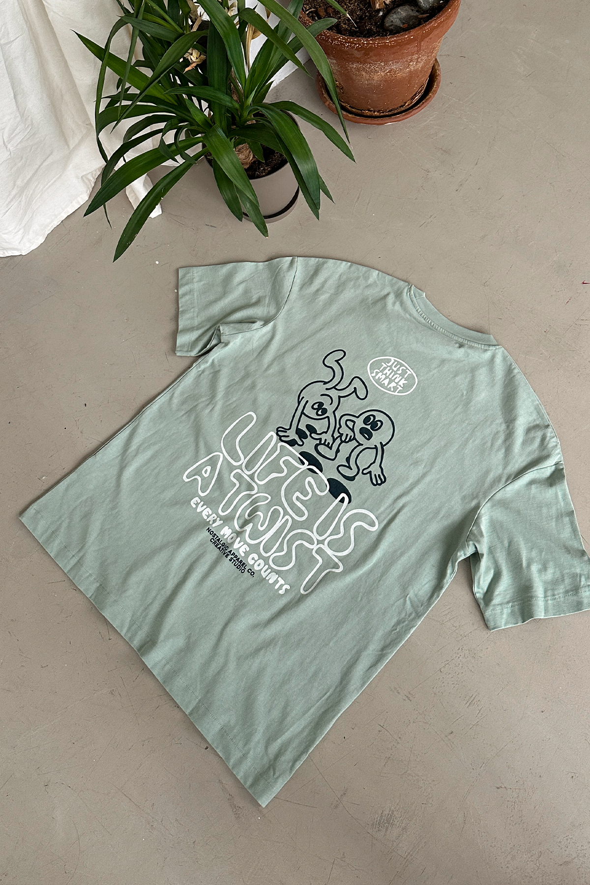 Life is a twist | Tee